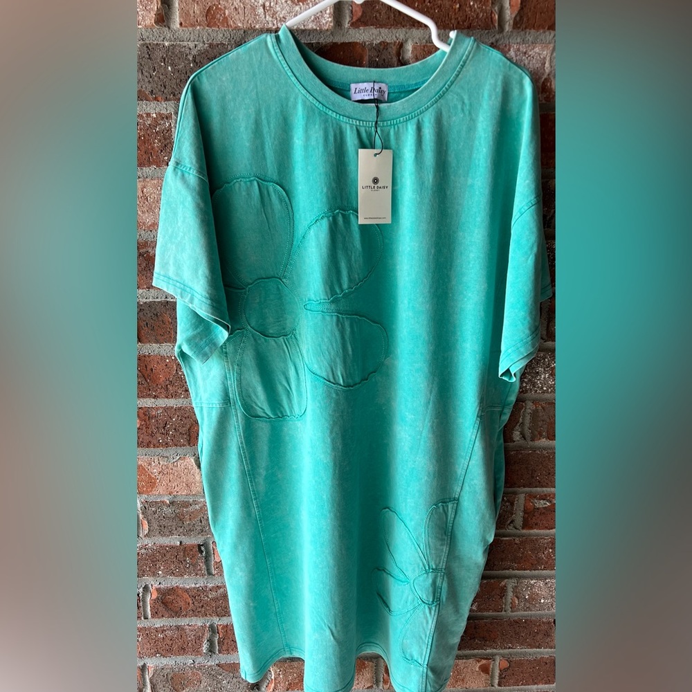 Little Daisy Closet Mineral Wash Flower
Patchwork T-Shirt Dress - size small
